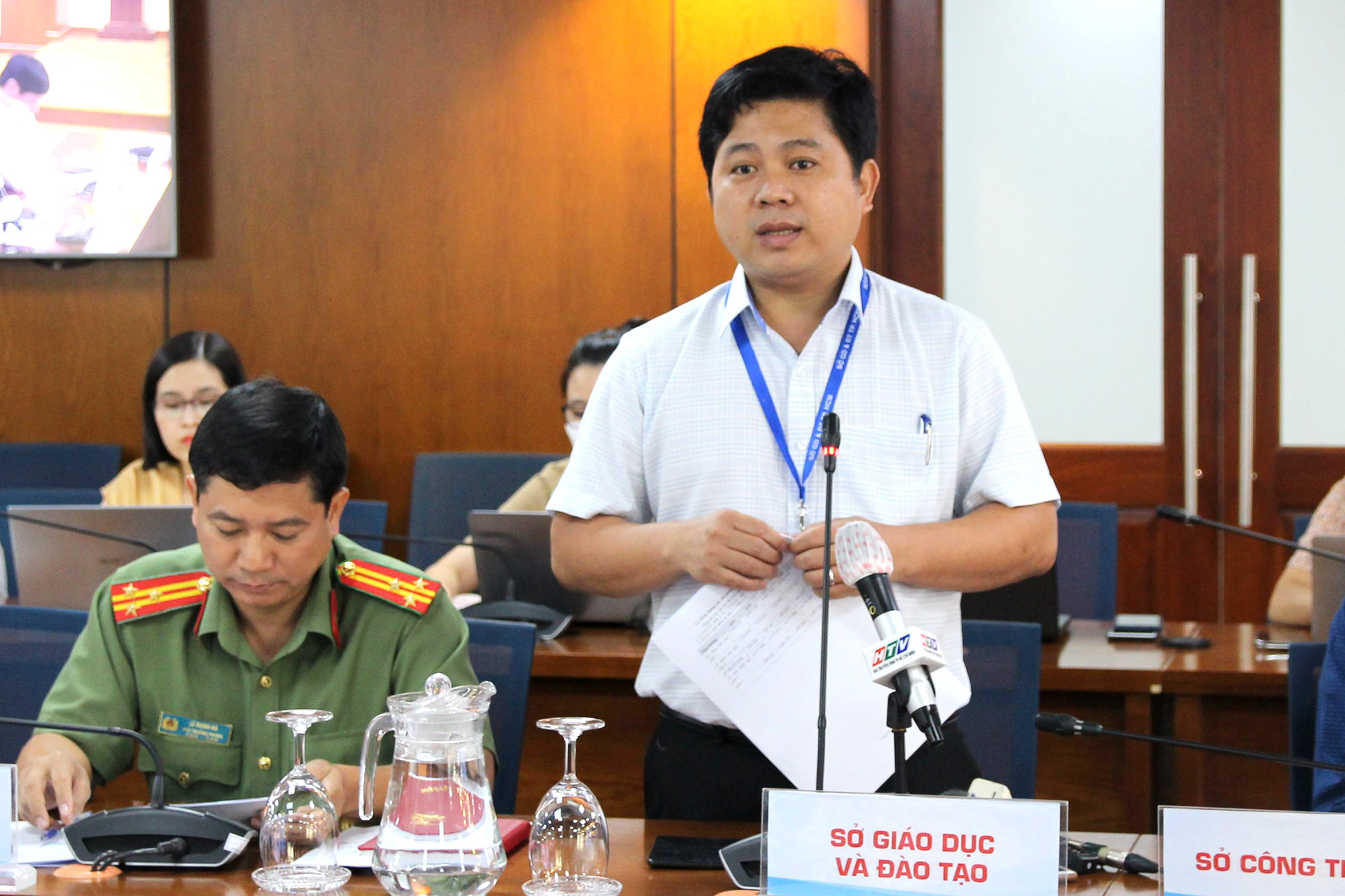 Đồng chí Hồ Tấn Minh - Chánh Văn phòng Sở GD&ĐT TP. Hồ Chí Minh phát biểu tại buổi họp báo (Ảnh: HH)